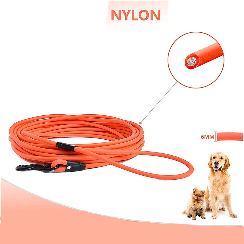 Détail technique de la fabrication de la longe pour chiens. Une corde en nylon entourée de PVC Pour une haute résistance à la traction.