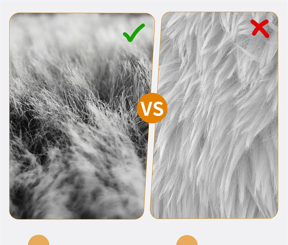 Comparaison entre tissu peluche doux et tissu classique. Douceur supérieure pour le chien.