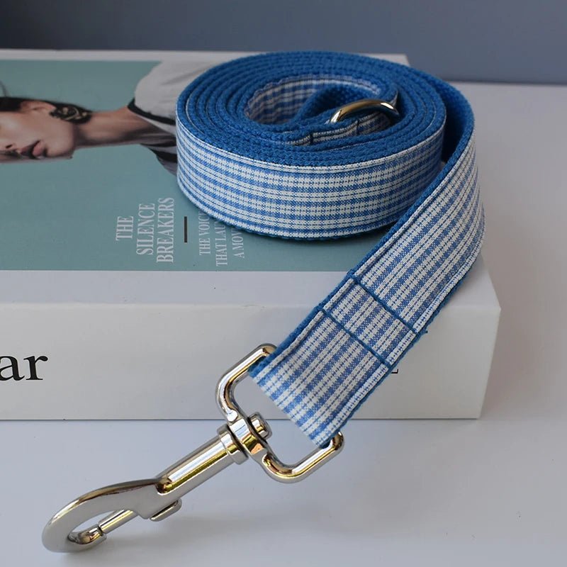 Collier à Carreaux Bleus pour Chien – Gravure Personnalisée & Laisse Coordonnée - Noble Truffe