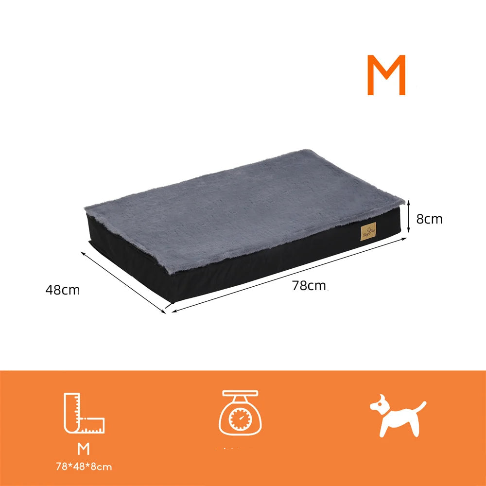 tailles disponibles du lit orthopédique imperméable BORWART, M pour chien du S a 2XL
Chien dans la forêt qui se repose sur son coussin