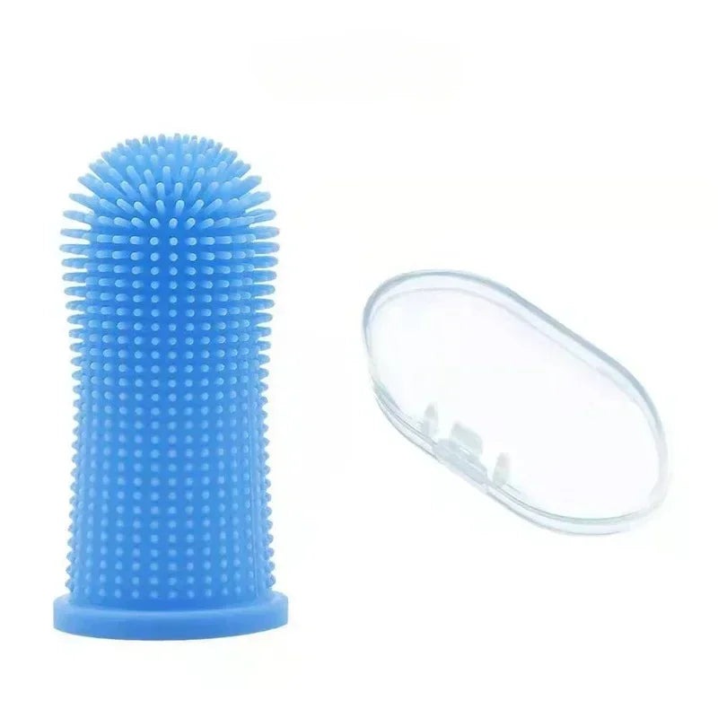 Brosse souple bleue, idéale pour le nettoyage hebdomadaire. Capuchon inclus pour le transport.