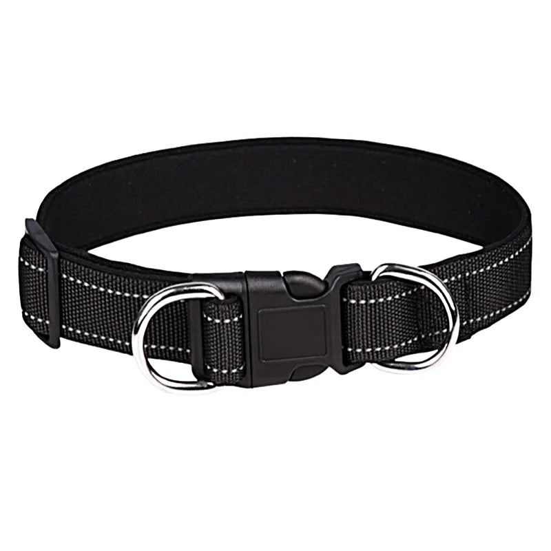 Collier noir pour chien avec bandes réfléchissantes et boucle en plastique renforcé