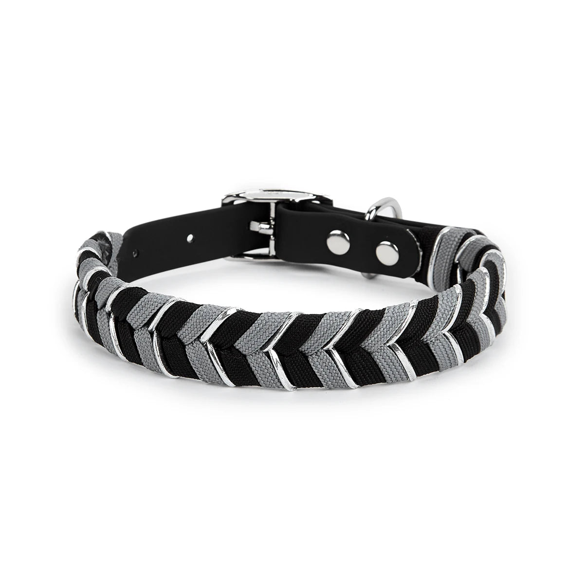 Collier tressé noir et blanc pour chien – style élégant et sobre
