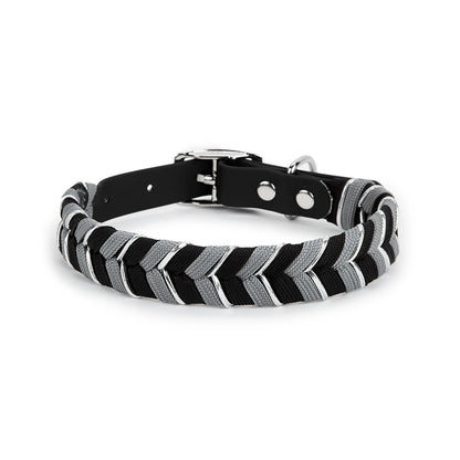 Collier tressé noir et blanc pour chien – style élégant et sobre