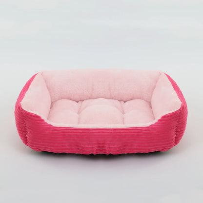 Coussin chien velours couleur rose bonbon