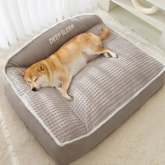 Deux chiens couchés ensemble sur un coussin moelleux gris, lit confortable et antidérapant