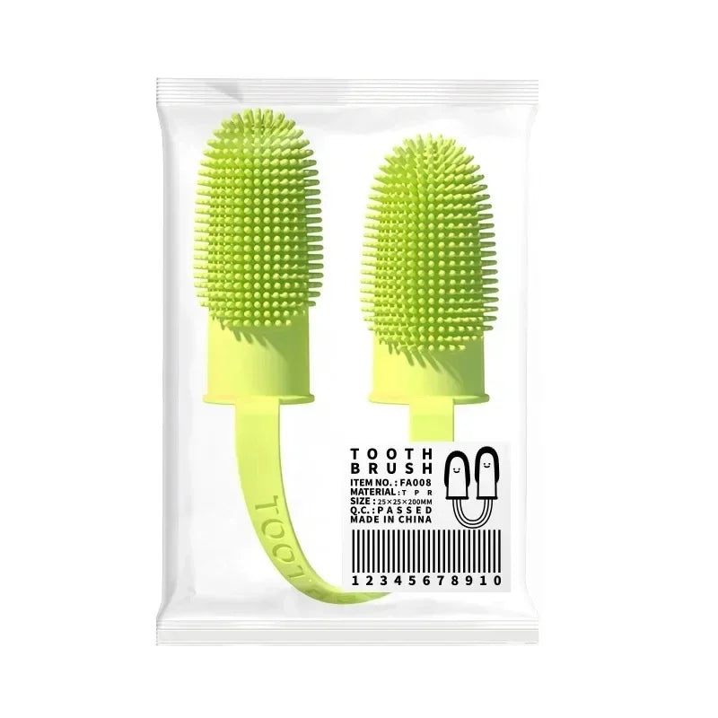 Pack de deux brosses à dents vertes avec emballage. Prêt à l’emploi pour hygiène canine.