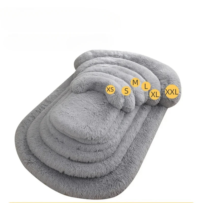 Coussins pour chien empilés en plusieurs couleurs, avec détails de couture avec indication des tailles de xs à xxl