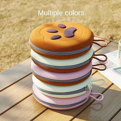 Gamelles pliables pour chien empilées, disponibles en plusieurs coloris pastel doux.