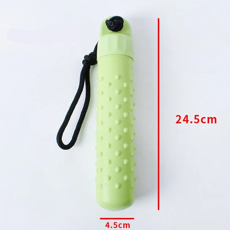 Jouet de lancer vert pour chien avec reliefs et corde noire