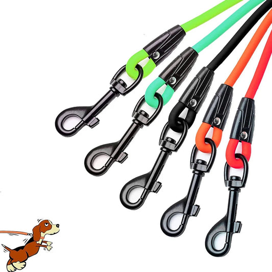 Détail des 5 coloris de l'Est avec leurs mousquetons. Cette longe existe en vert pomme, vert, noir, orange et rouge. Les couleurs sont très vives et très belles. 