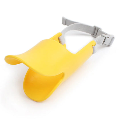 Muselière en forme de bec de canard pour chien  jaune et il existe 4 couleurs de muselières, bleu, rose, marron et jaune non sur cette photo| Noble Truffe