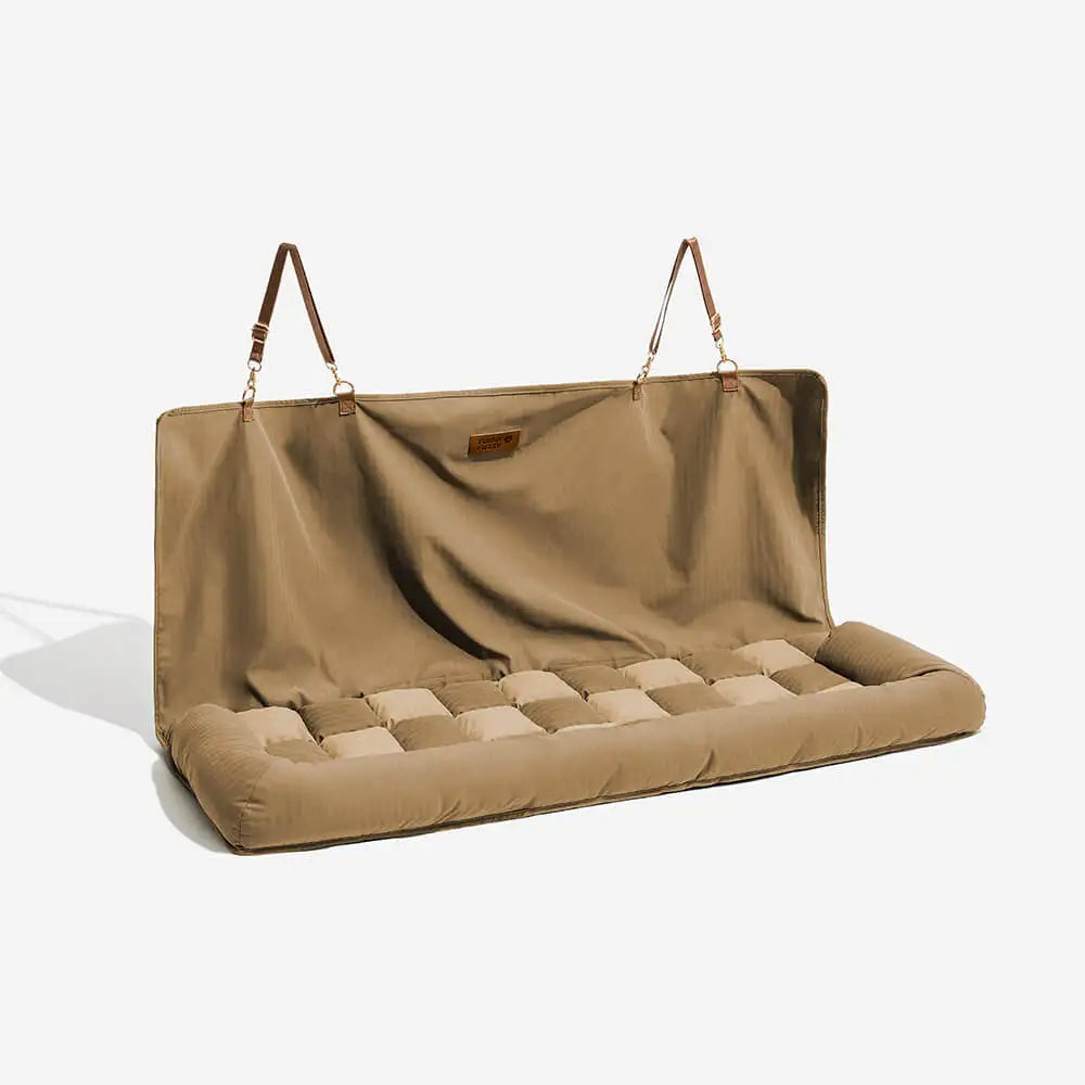 Siege auto coussin beige pour chien, design chic et confortable pour voyages en voiture motif en damier très doux
