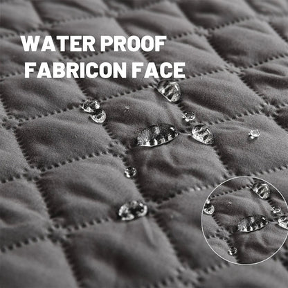 Zoom sur surface matelassee etanche de la couverture impermeable pour animaux