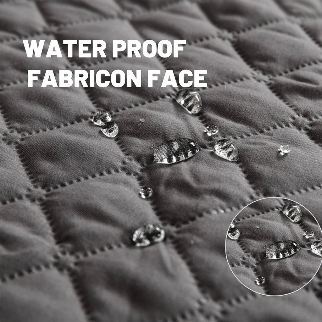 Zoom sur surface matelassee etanche de la couverture impermeable pour animaux