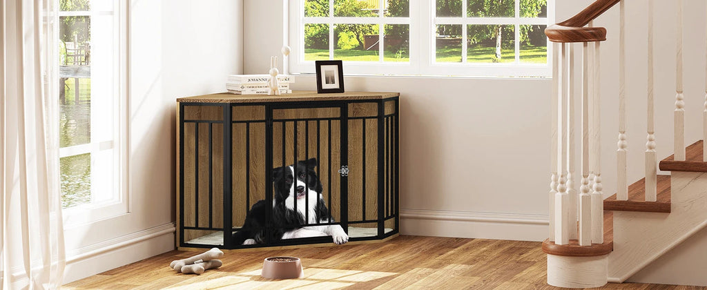 Cage pour chien en bois et métal dans une entrée lumineuse – design moderne avec un chien qui se repose dans la cage