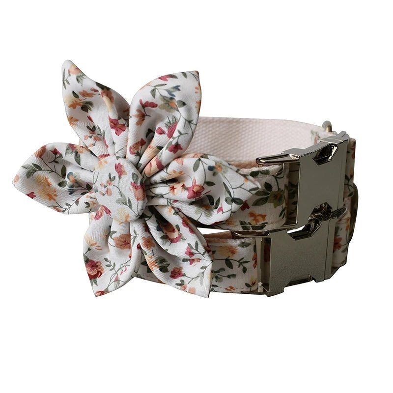 Collier a Fleurs pour Chien avec Nœud Papillon – Gravure Personnalisée & Laisse Assortie - Noble Truffe