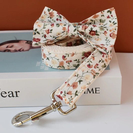 Collier a Fleurs pour Chien avec Nœud Papillon – Gravure Personnalisée & Laisse Assortie - Noble Truffe