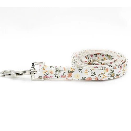 Collier a Fleurs pour Chien avec Nœud Papillon – Gravure Personnalisée & Laisse Assortie - Noble Truffe