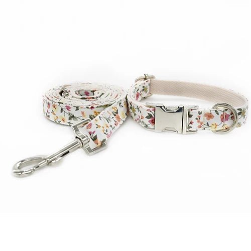 Collier a Fleurs pour Chien avec Nœud Papillon – Gravure Personnalisée & Laisse Assortie - Noble Truffe