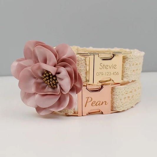 Collier avec Gravure en Dentelle Crème Personnalisé avec Laisse & Fleur – Gravure Prénom & Téléphone - Noble Truffe