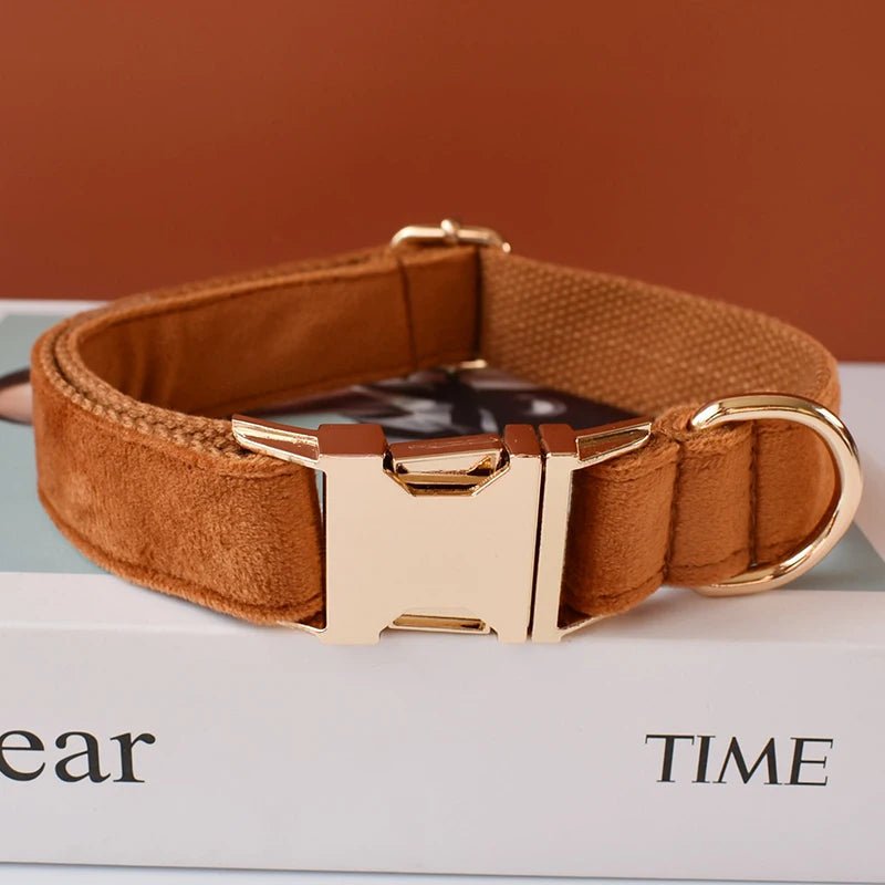 Collier Caramel pour Chien – Flanelle Douce, Boucle Dorée & Laisse Assortie - Noble Truffe