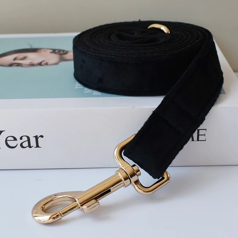 Collier Noir pour Chien – Flanelle Élégante, Gravure Personnalisée & Laisse Assortie - Noble Truffe