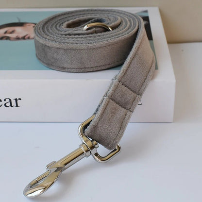Collier personnalisé pour Chien Gris Clair en Flanelle – Gravure & Laisse - Noble Truffe