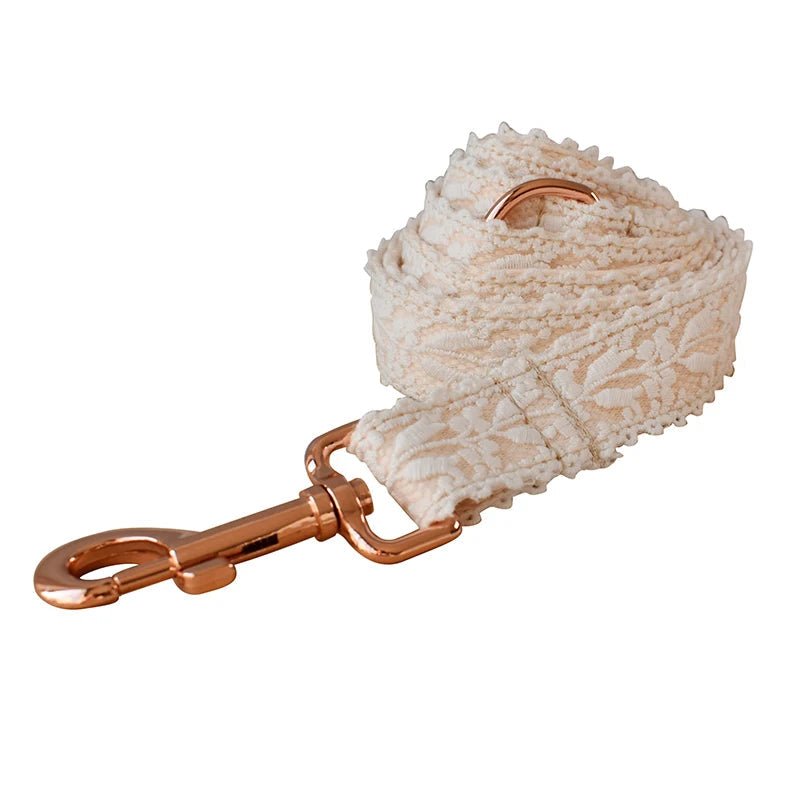 Collier pour Chien en Dentelle – Gravure Personnalisée, Fleur Amovible & Laisse Assortie - Noble Truffe