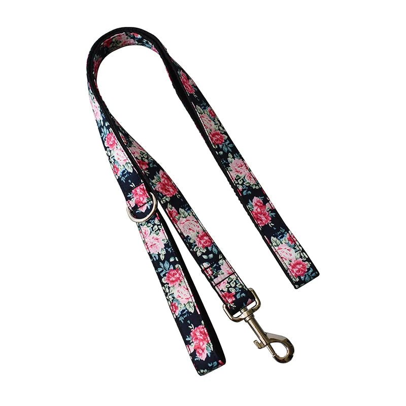 Collier pour Chien Noir à Fleurs Roses – Personnalisé avec Laisse et Fleur Amovible - Noble Truffe