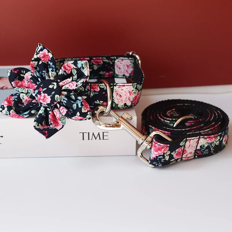 Collier pour Chien Noir à Fleurs Roses – Personnalisé avec Laisse et Fleur Amovible - Noble Truffe