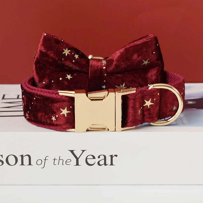 Collier Velours Rouge pour Chien – Gravure Personnalisée, Laisse & Nœud Papillon Étoilé - Noble Truffe
