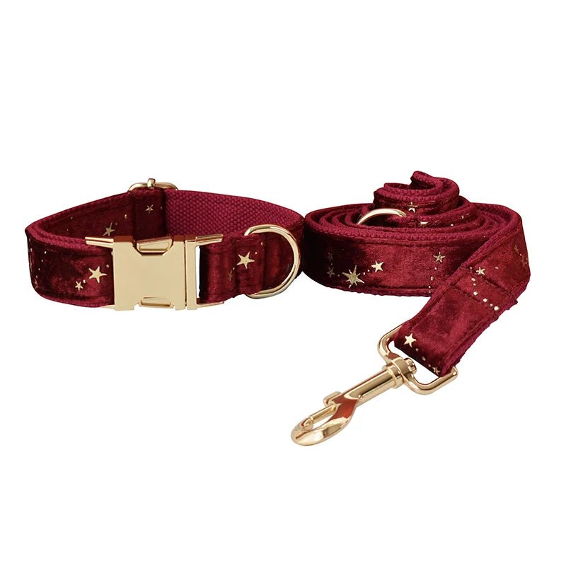 Collier Velours Rouge pour Chien – Gravure Personnalisée, Laisse & Nœud Papillon Étoilé - Noble Truffe