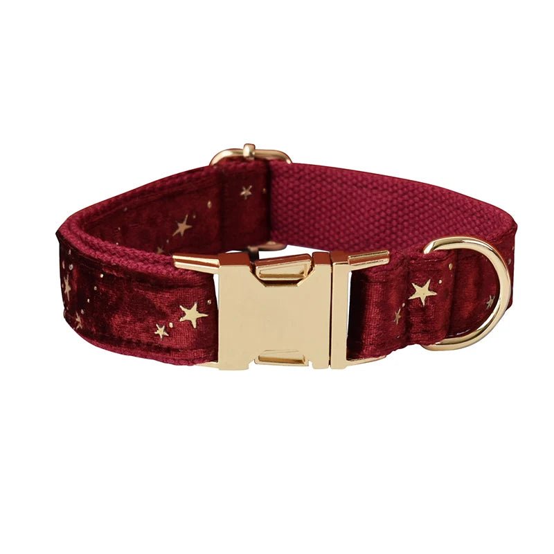 Collier Velours Rouge pour Chien – Gravure Personnalisée, Laisse & Nœud Papillon Étoilé - Noble Truffe