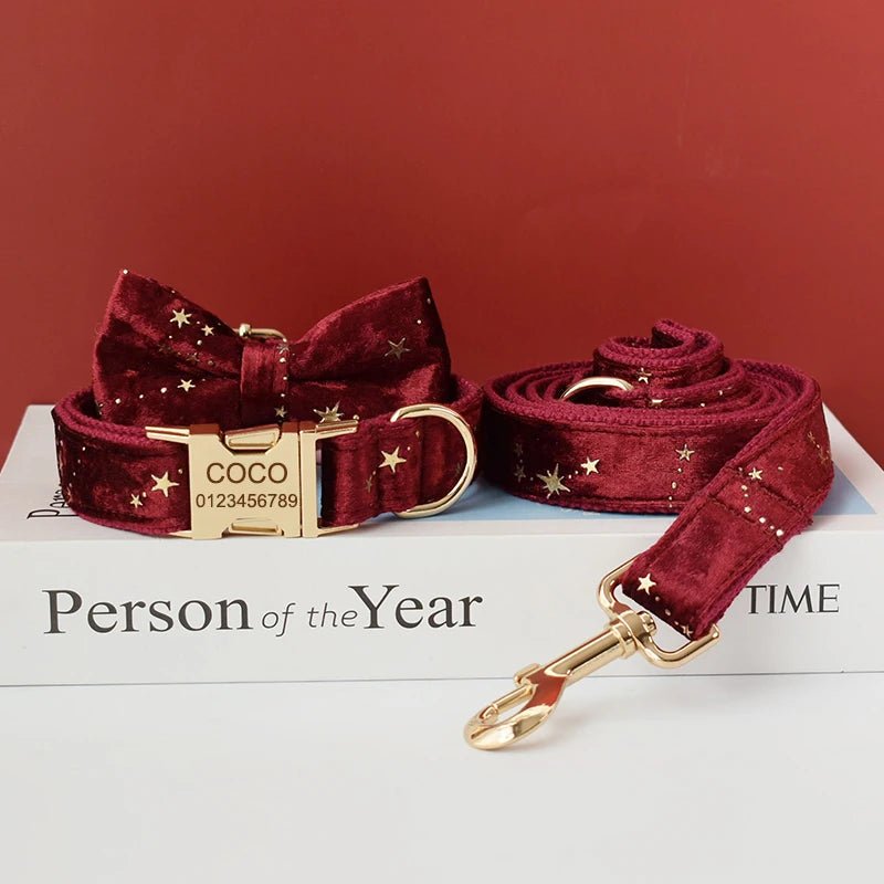 Collier Velours Rouge pour Chien – Gravure Personnalisée, Laisse & Nœud Papillon Étoilé - Noble Truffe