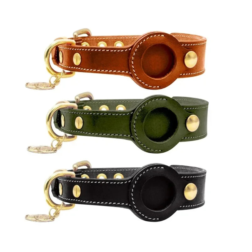 Colliers AirTag en cuir véritable pour chien, disponibles en camel, vert et noir avec boucle dorée.