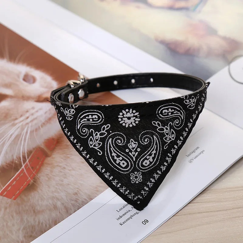 Collier foulard noir avec boucle adapté aux petits chiens