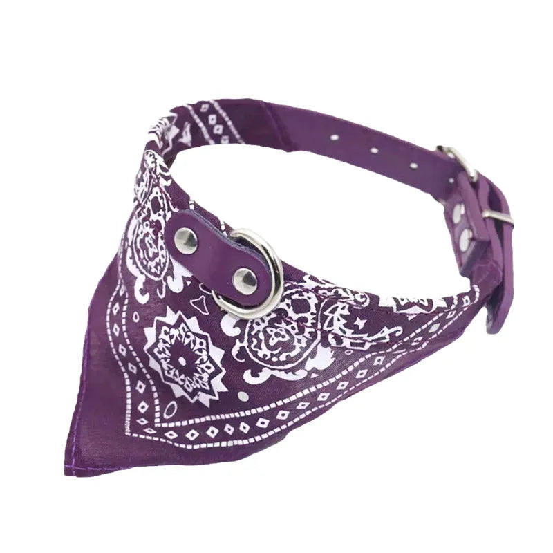Collier foulard violet avec détails de couture et boucle
