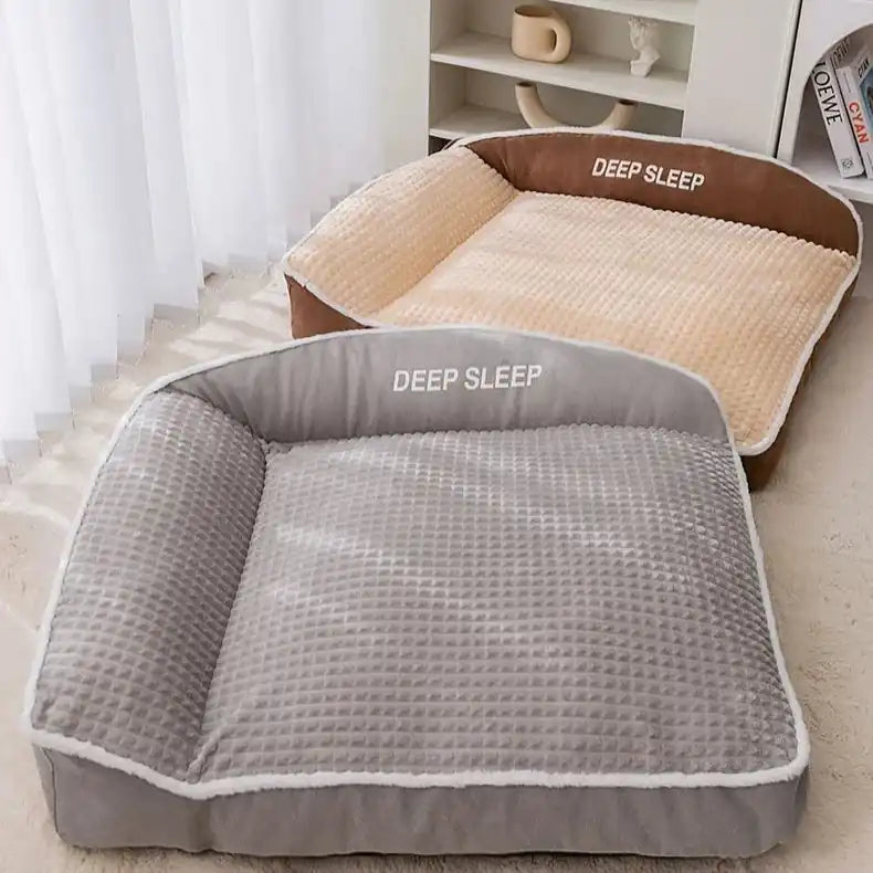 Présentation des deux coloris disponibles du coussin moelleux chien, beige et gris