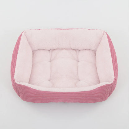 coussin chien velours beige sobre et confortable