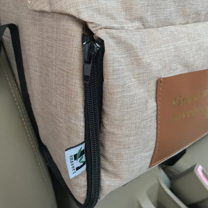 gros plan sur la matière et la couture du sac de transport petit chien en tissu gris imperméable