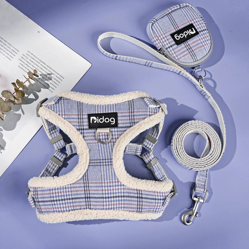 Ensemble bleu avec harnais respirant, laisse résistante et sac à crottes assorti pour chien.