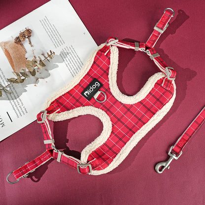 Gros plan de la doublure en maille respirante du harnais, idéale pour le confort du chien.