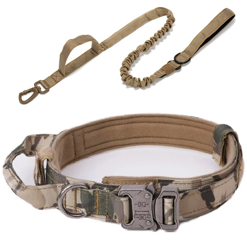 Collier camouflage et laisse assortie pour chien – design tactique et résistant.