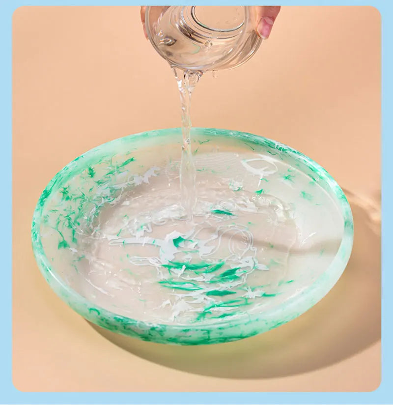 1 frisbee et gamelle à eau pour chien de couleur vert anti dérapant avec eau. Jouet volant pour chien 
