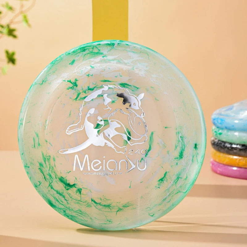 1 frisbee pour chien de couleur vert anti dérapant tenu par une femme
Jouet volant pour chien 