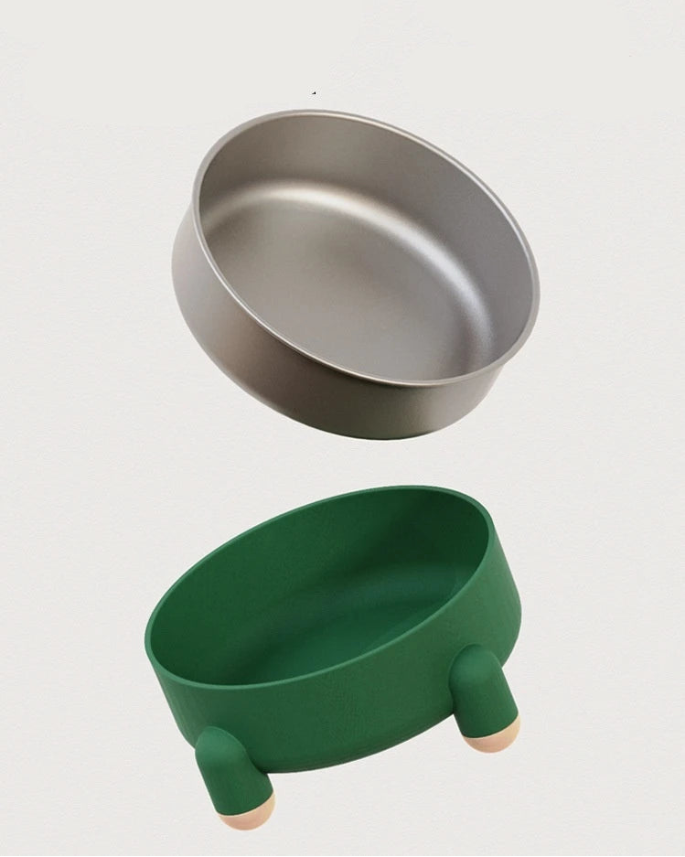 Gamelle verte pour chien avec pieds ronds et bol intérieur en acier inoxydable brillant.