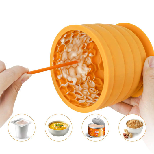 Gamelle jaune remplie de pâtée avec la spatule fournie, parfaite pour yaourt, purée ou beurre de cacahuète.