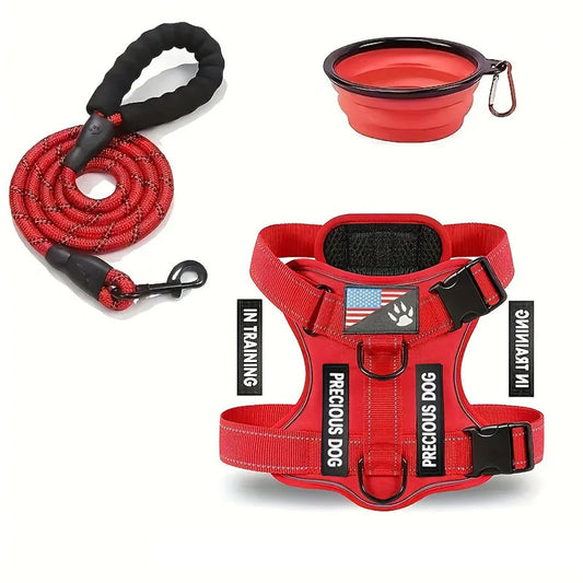 Ensemble harnais rouge avec laisse résistante et gamelle pliable pour chien, idéal pour les promenades.