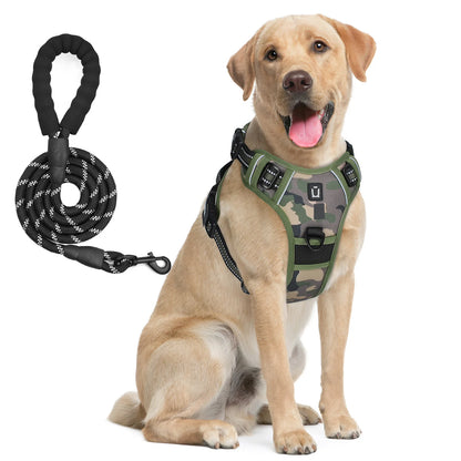 chien labrador portant un harnais camouflage vert robuste avec laisse noir et blanche incluse